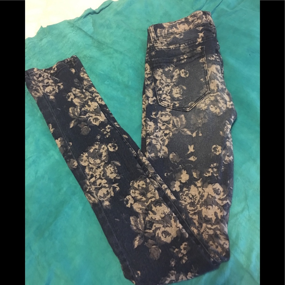 Delia’s super-skinny floral print “Olivia” jeans